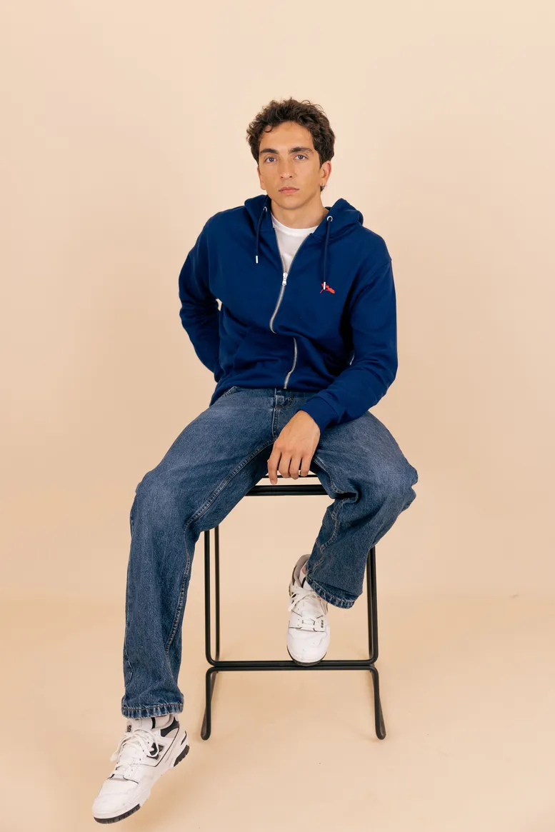 L'_incontournable_sweat_zippé_Bleu_Marine_Rouge_Miae