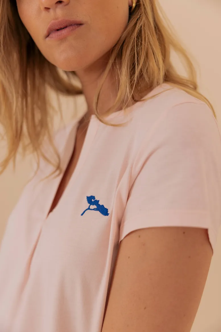 Le_Delicat_Tee-Shirt_Femme_Col-V_2024_Rose