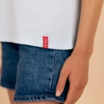 Le Délicat, T-shirt Femme, col V ,Bleu ciel en coton bio.