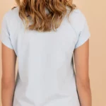 Le Délicat, T-shirt Femme, col V ,Bleu ciel en coton bio.