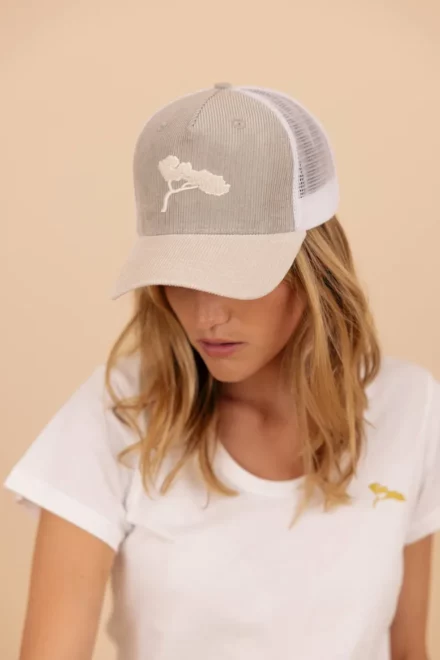 L'Indispensable ,Casquette Trucker Grise et son arbre Blanc.