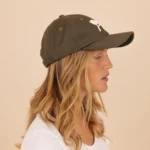 Casquette Kaki et son Pin Blanc.