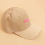 L'Indispensable ,Casquette velours écrue et son arbre Rose.