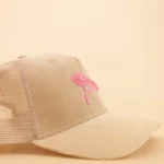 L'Indispensable ,Casquette velours écrue et son arbre Rose.