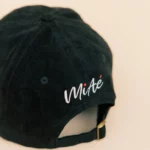 Casquette en Suédine et son pin Argenté