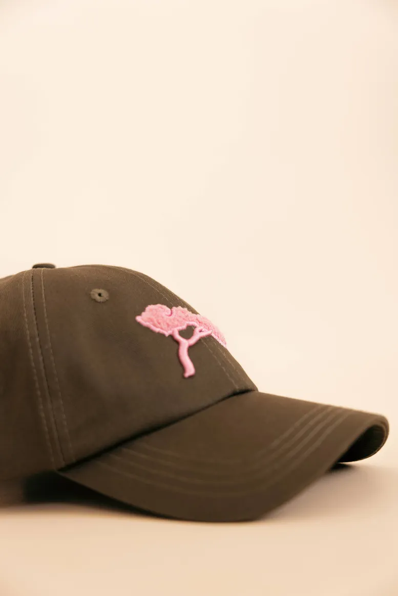 Casquette Kaki et son Pin Rose.