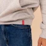 Le Complice, Hoodie, Gris et son Pin Rose en coton bio et modal.
