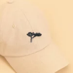 Casquette Lin et son Pin en métal Noir