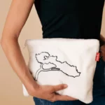 La Pochette Molly, en. Piloupilou. Noir ou brodée or.