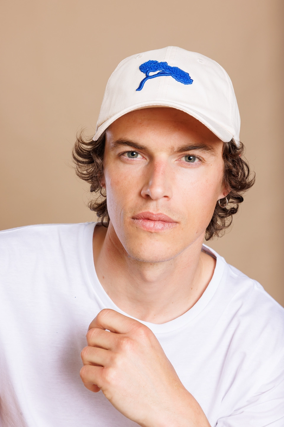 L'Indispensable, Casquette Blanche.